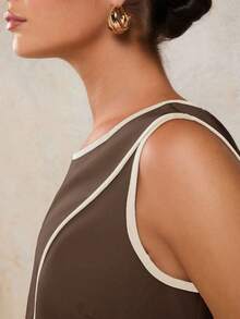 COSMINA 女士休闲无袖上衣，圆领包边，下摆开衩 - 棕色 - 查看 7