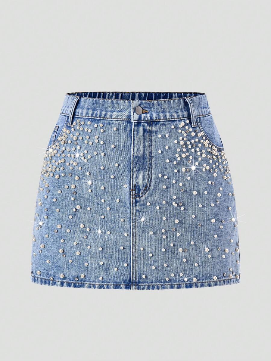 SHEIN MOD 大码夏季休闲牛仔裙，饰有铆钉和水钻，适合夏季、春季、夏季派对、优雅派对、婚礼宾客、毕业典礼等场合，也适合度假穿着。这款浅色水洗牛仔裙饰有珍珠和水钻，尽显奢华质感。 - 藍色 - 查看 1