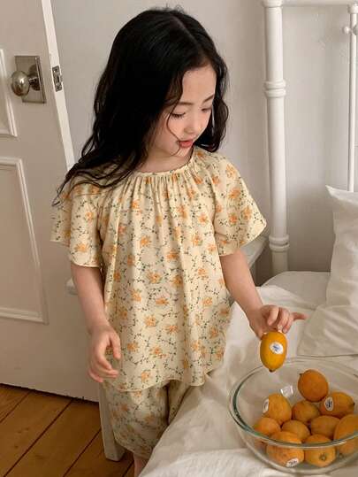 DAZY Conjunto de pijama de top y shorts cómodo con estampado floral pequeño para niña, verano