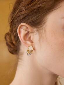 MOTF PREMIUM 优雅菱形水钻耳钉，夸张的高端奢华小众设计耳环 - 金色 - 查看 1