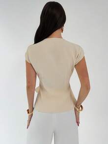 Firerie 女士金属装饰袖V领薄款西装外套，女士新款杏色V领收腰上衣，金属腰部装饰上衣，适合通勤、春秋冬三季穿着，优雅百搭，休闲日常，简约风格，适合工作场合。 - 杏色 - 查看 3