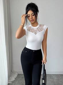 Elenzga 女士时尚圆领优雅蕾丝拼接心形领紧身吊带背心，适合日常穿着，春夏秋冬皆宜。 - 白色 - 查看 3