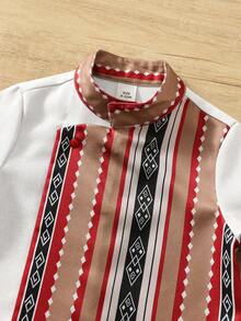 SHEIN مجموعة ملابس علوية كم طويل بتصميم زهري عتيق وبنطلون ساق واسعة للأطفال الصبية، ملائمة للحفلات والأعياد والمناسبات الخاصة مثل عيد الميلاد وحفلات الاستقبال والأعياد والمهرجانات، 2 قطعة - أبيض - مشاهدة 7