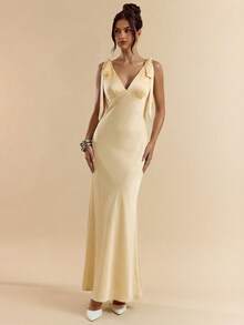 SHEIN BAE 性感简约纯色奶油黄深V领露背蝴蝶结连衣裙，适合派对、鸡尾酒会、正式场合、伴娘、生日、圣诞节、商务休闲等场合。 - 淡黃色 - 查看 2