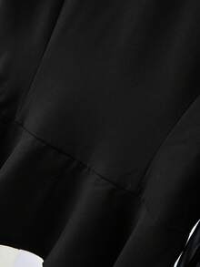 Franclia Áo sơ mi nữ thanh lịch, sang trọng, phù hợp đi làm hàng ngày, lãng mạn, công sở, cổ chữ V, cài cúc, tay dài, viền bèo. Thiết kế eo, cúc phối màu đen. Thanh lịch, thời trang, thường ngày, công sở, kinh doanh, văn phòng, thường nhật, đa năng, sang trọng thành thị, ngày Valentine, tiệc tùng, thiết kế cúc trang trí eo, dáng chữ X, tay áo xuyên thấu, áo sơ mi đen mùa xuân/hè, áo sơ mi đen thanh lịch, áo nữ đen gợi cảm, áo đen xuyên thấu. - màu đen - Xem 6