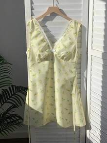 Comfortcana 女士V领无袖蕾丝边蝴蝶结装饰碎花迷你连衣裙 - 黃色 - 查看 3