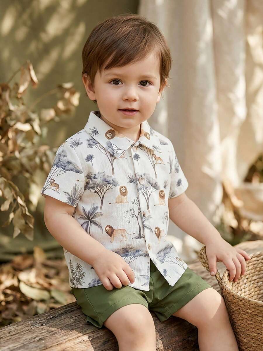 SHEIN Vintaside Kids Bộ đồ mùa hè 2 món cho bé trai, áo cardigan cổ bẻ, áo trên: Áo sơ mi ngắn tay cổ bẻ kẻ sọc trắng đen với cúc đen tương phản, quần dưới: Quần short kẻ sọc trắng đen, trang phục thường ngày thoải mái cho kỳ nghỉ hè, du lịch. - màu xanh lá - Xem 1