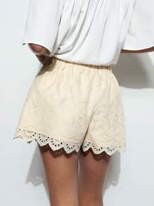 Maija 女士夏季度假波西米亚风刺绣荷叶边松紧腰侧袋短裤 - 杏色 - 查看 4