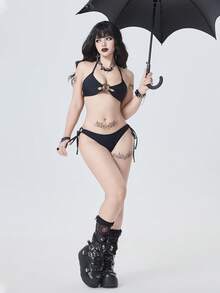 ROMWE Bộ bikini 2 mảnh phong cách Gothic Grunge dành cho nữ - Áo tắm cổ yếm khoét rỗng với điểm nhấn là họa tiết ngôi sao năm cánh, dây buộc điều chỉnh được và đáy quần nhún bèo bên hông, bộ đồ bơi màu trơn gợi cảm cho lễ hội âm nhạc, kỳ nghỉ xuân và những chuyến đi chơi xa. - màu đen - Xem 7