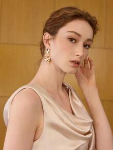 MOTF PREMIUM EXAGGERATED RUCHED METALLIC GEOMETRIC EARRINGS, FASHION MINIMALIST ASYMMETRICAL STUD EARRINGS FOR WOMEN - Gold - View 6