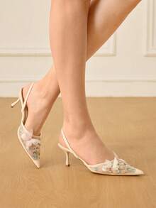 CUCCOO HITCHD 女士时尚优雅派对花卉刺绣3D蝴蝶装饰尖头高跟鞋 - 米色 - 查看 7