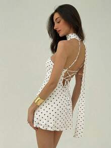 Aloruh 女士波点印花不对称露肩露背荷叶边迷你连衣裙 - 黑與白 - 查看 5