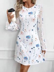 SHEIN Clasi 女款白色藍色花卉圓領喇叭袖寬鬆洋裝，秋季波希米亞優雅風，適合茶會、花園派對、早午餐、休閒與沙灘穿著，附網格拼接設計 - 藍白色 - 查看 4
