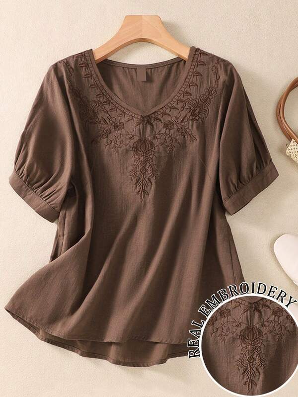 Resyla Plus Size Women's V-Neck Embroidered Decor Lantern Sleeve Short Sleeve Blouse, Summer