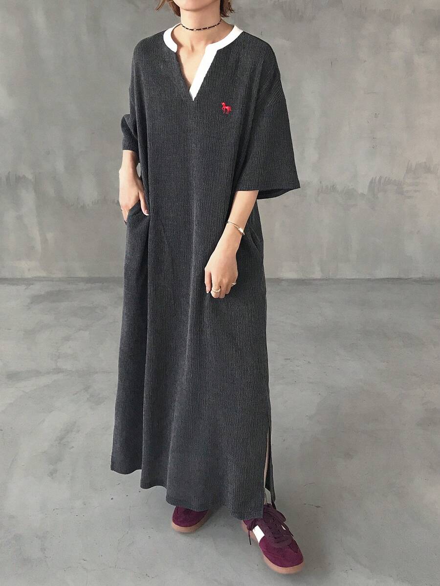 FRIFUL 女士撞色V领落肩宽松休闲长款连衣裙 - 黑色 - 查看 1