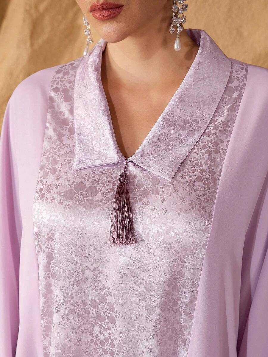 Al Najma 女士复古优雅浅紫色流苏领饰缎面提花宽松长袖长袍 - 淡紫色 - 查看 1
