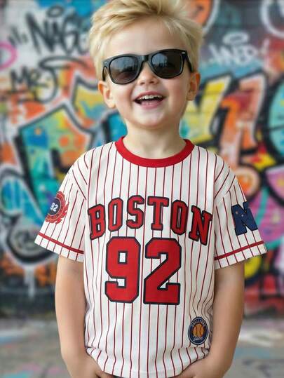 SHEIN Camiseta de manga corta para niño, casual y minimalista, adecuada para el verano