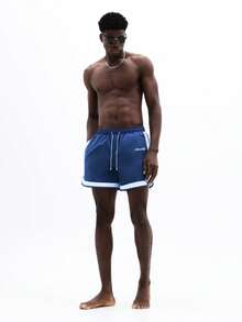 SUMWON Shorts de playa con rayas laterales y logotipo de texto para vacaciones de verano, natación y piscina - Azul - Ver 4