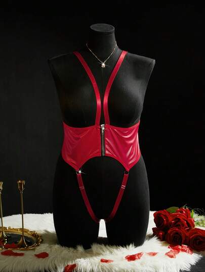 SpicyHot 大码性感内衣，红色心形镂空拉链前开襟亮面PU拼接连体裤，极具Y2K风格