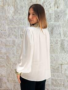 Aloruh 女士波西米亚浪漫优雅通勤雪纺深V领系带长袖衬衫，春季女装，情人节，外出上衣，优雅女式衬衫，白色上衣 - 米色 - 查看 3