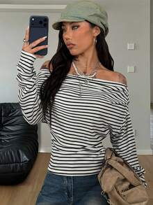Coolane 女士冬季街头风时尚休闲日常穿搭返校条纹图案弹力露肩T恤 - 黑與白 - 查看 3
