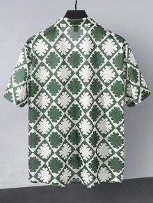 Manfinity Homme 男士休闲全印花衬衫，时尚日常穿着绿色图案衬衫，男士绿白衬衫，男士绿色夏威夷衬衫，绿色图案衬衫，男士短袖衬衫，男士复古风格，日常休闲，周末旅行，户外活动，探险旅行，轻松的工作环境或半正式场合，男友/丈夫礼物，周年纪念/生日礼物，派对，夏季假期，婚礼，春夏交替，狂欢节，男士节日三叶草印花短袖Polo衫，圣帕特里克节 - 彩色 - 查看 2