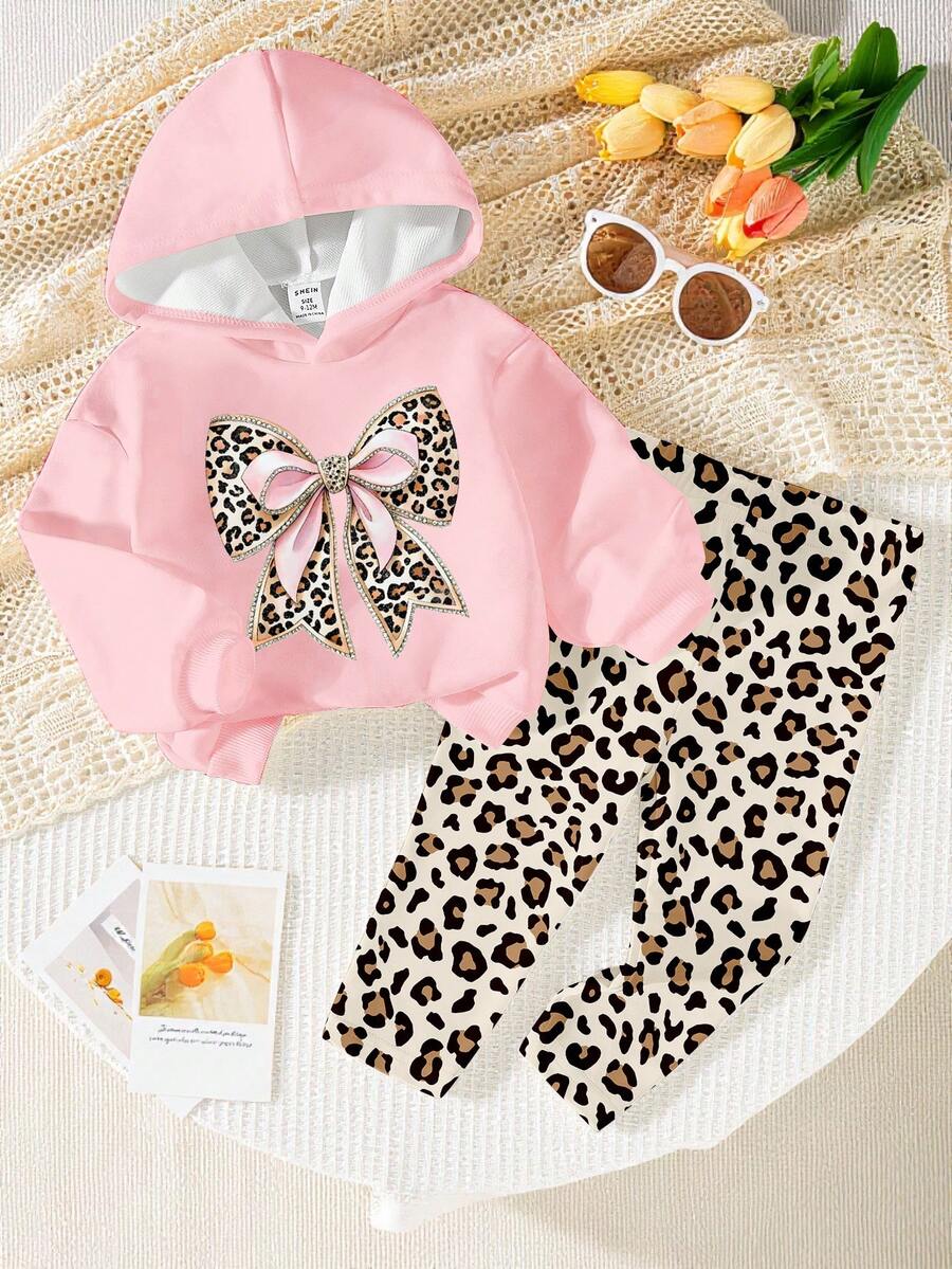 Conjunto de 2 peças para bebês meninas com estampa casual chique de leopardo, composto por moletom com capuz rosa com laço e calça legging com estampa de leopardo. Ideal para outono/inverno. - Multicolorido - Ver 1