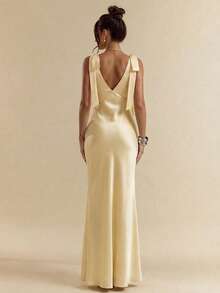 SHEIN BAE 性感简约纯色奶油黄深V领露背蝴蝶结连衣裙，适合派对、鸡尾酒会、正式场合、伴娘、生日、圣诞节、商务休闲等场合。 - 淡黃色 - 查看 1