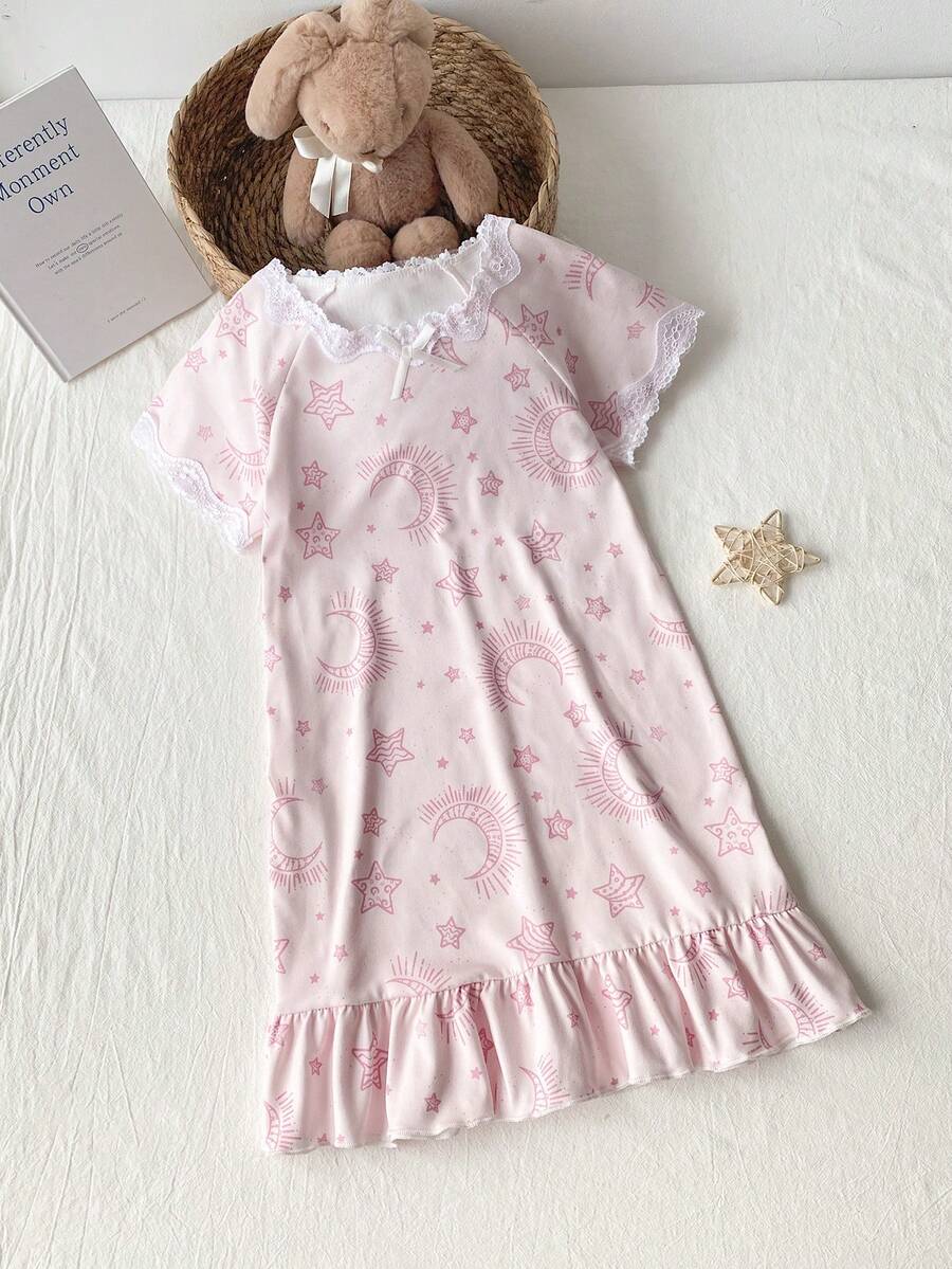 SHEIN Camisola infantil feminina, modelo solto e fino, com estampa de estrelas e lua rosa, detalhes em renda, roupa de dormir infantil estilosa para o verão. - Rosa - Ver 1