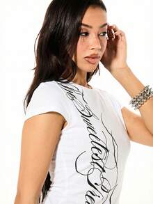 SUMWON WOMEN Áo croptop tay ngắn cổ tròn in chữ trang nhã, kiểu dáng thường ngày. - trắng - Xem 5