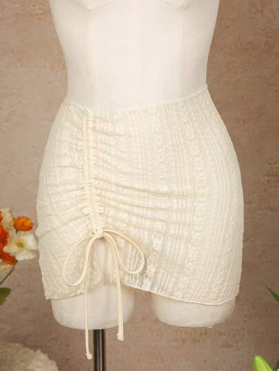 Bellisia 褶皱抽绳纹理吊带泳裙，最新潮流度假风泳装裙。3D格纹纹理搭配侧边抽绳设计，高腰设计拉长腿部线条，不对称裙摆增添动感，是打造吸睛泳池造型的理想之选，甜美性感兼具，可与各种比基尼完美搭配，是拍摄时尚海滩照的必备单品，轻松营造夏日氛围。