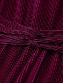 SHEIN LUNE 大码女士优雅纯色褶皱扭腰中长连衣裙 - 酒紅色 - 查看 3