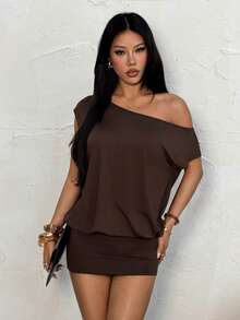SHEIN PETITE Đầm ngắn tay lệch vai khoét eo, phần trên rộng và phần dưới ôm sát, phù hợp cho các bạn nữ trẻ. - màu nâu - Xem 4