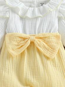 SHEIN Vintaside Kids Bộ áo liền quần dài tay hai lớp màu trắng cho bé gái, cổ bèo nhún, phối màu xanh lá cây với nơ, kèm băng đô rời, phù hợp cho mọi mùa xuân hè đông, đơn giản và dễ thương cho cả mặc trong nhà và ngoài trời. - Màu vàng - Xem 4