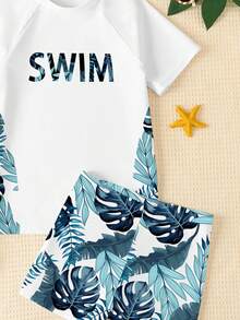 SHEIN Bộ đồ bơi nam trẻ em gồm áo thun ngắn tay cổ tròn dáng rộng thoải mái và quần short, thích hợp cho mùa hè. Họa tiết cây dừa, rừng nhiệt đới, in hình đồ họa chữ và hình ảnh minh họa. - Nhiều màu - Xem 4