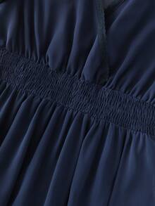 SHEIN Franclia 藏蓝色V领蕾丝拼接雪纺连衣裙，短袖，腰部褶皱，修身剪裁，中长款，温柔优雅仙女风连衣裙 - 藏蓝色 - 查看 4