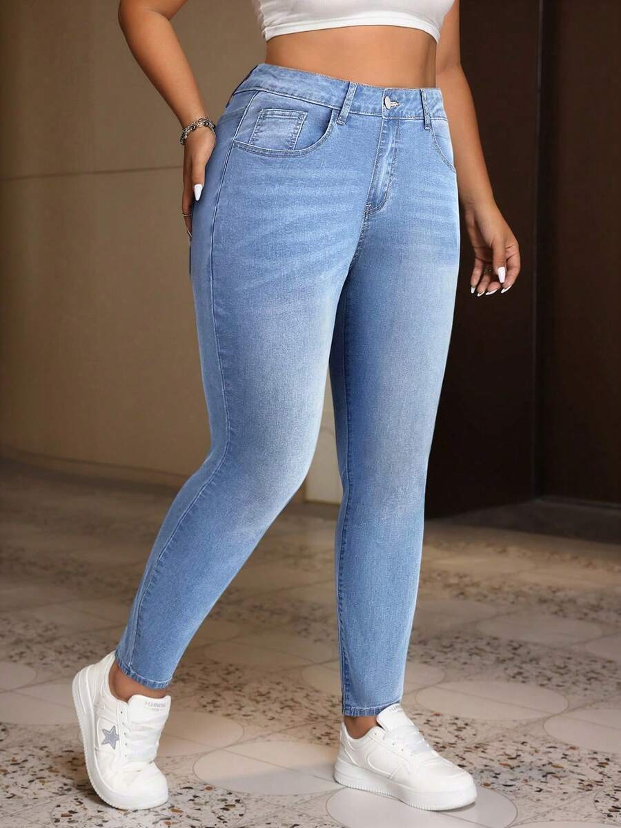 SHEIN EZwear 大码女式休闲修身牛仔裤 - 淺色水洗藍 - 查看 1