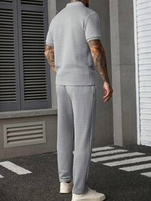 Manfinity Homme 男士休闲纯色短袖Polo衫和长裤套装，夏季休闲两件套，男士套装，男士两件套休闲西装，男士华夫格针织套装，男士灰色套装，复古风格，适合日常休闲、周末旅行、户外活动、探险旅行、轻松的工作环境或半正式场合，可作为男友/丈夫礼物、周年纪念/生日礼物、派对礼物、暑假礼物、新年礼物、婚礼礼物、情人节礼物。 - 淺灰色 - 查看 2
