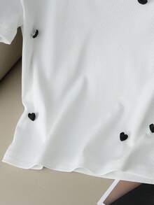 GlowEve 女士时尚基础款白色短袖修身T恤，饰有心形纽扣，适合日常穿着、婚礼、晚宴、通勤、毕业派对、节日、假期、约会、聚会、万圣节、圣诞节、新年、感恩节、婚礼等场合。 - 白色 - 查看 4