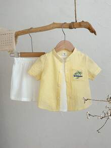 SHEIN Bộ đồ hè cho bé trai gồm áo sơ mi cổ bẻ kẻ sọc vàng và quần short trắng, trang phục thường ngày, phù hợp đi nghỉ mát. - Nhiều màu - Xem 9