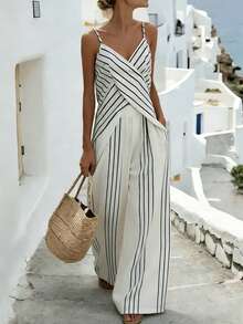 Breezaya 女士新款夏季度假风条纹吊带背心，V领交叉设计搭配飘逸阔腿廓形，轻松打造休闲舒适感！米白色底色搭配黑色细条纹，是希腊小镇/海滨度假的完美慵懒装扮。 - 白色 - 查看 1