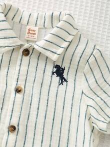 Cozy Pixies 男婴蓝白条纹领短袖马绣衬衫配松紧腰短裤两件套，适合春夏各种场合，如生日派对、洗礼、周岁庆典、晚会、演出、婚礼等，可作为优雅的婚礼宾客、花童、戒指童穿着。 - 彩色 - 查看 7