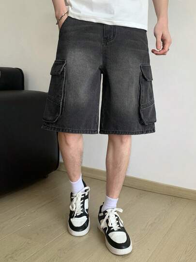 青少年男孩时尚休闲复古酷炫街头黑色牛仔阔腿工装风短裤，适合日常穿着以及春夏锐舞节和街头服饰。