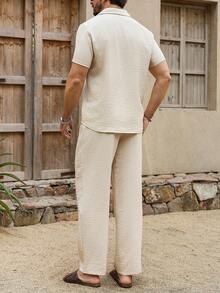 VENTUSAIL 男士休闲纯色短袖衬衫和抽绳腰短裤套装，夏季男士两件套，夏季男士休闲短裤两件套，白色沙滩装，男士短裤套装，男士衬衫套装，男士条纹纽扣衬衫短裤套装 - 杏色 - 查看 3