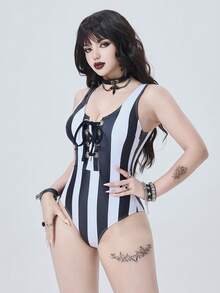 ROMWE Bộ đồ bơi liền thân 2026SS phong cách Gothic tối tăm, kỳ dị, punk, gợi cảm và bí ẩn, họa tiết sọc đen trắng tương phản, dây đeo có khoen kim loại, thích hợp cho kỳ nghỉ. - Đen và trắng - Xem 8