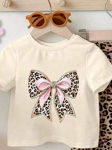 一套女婴休闲可爱豹纹蝴蝶结装饰圆领短袖T恤和豹纹喇叭裤套装，可爱日常穿着，适合外出。 - 彩色 - 查看 4