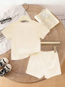 SHEIN Playful Pals 男婴两件套服装，可爱小熊印花短袖T恤搭配简约短裤，适合夏季外出穿着