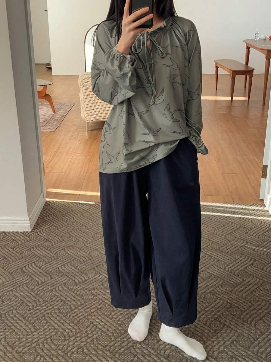 DAZY 线条画鸟纹宽松褶皱荷叶领上衣和宽松灯笼裤睡衣套装 - 卡其色 - 查看 1