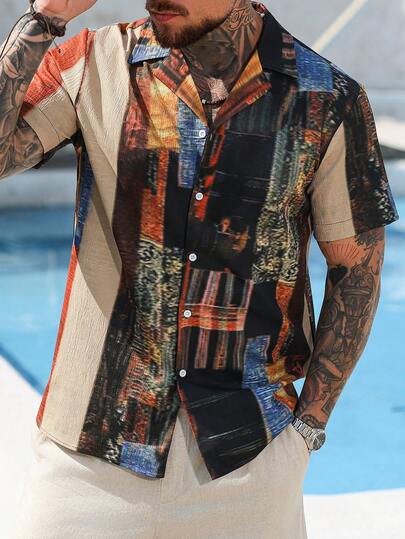 Manfinity RSRT Camisa de manga corta con estampado de retazos de colores para hombres, adecuada para uso casual diario, salidas de fin de semana, reuniones con amigos, viajes de vacaciones y otras actividades sociales relajadas. Esta camisa es un artículo versátil e indispensable en el guardarropa de los hombres, y un gran regalo para novios o esposos.