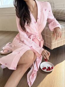 Dream Adore 女士睡袍清新、优雅、甜美、可爱、浪漫，粉色蝴蝶结条纹印花长袖双贴袋睡袍，搭配同色印花腰带，适合日常居家休闲穿着，舒适睡眠。 - 粉色 - 查看 4